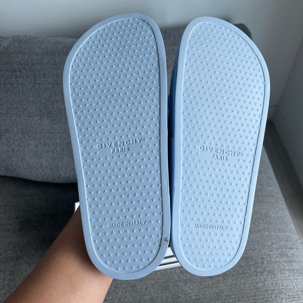 🫧GIVENCHY Paris flat sandals in transparent rubber - Picture 6 of 9